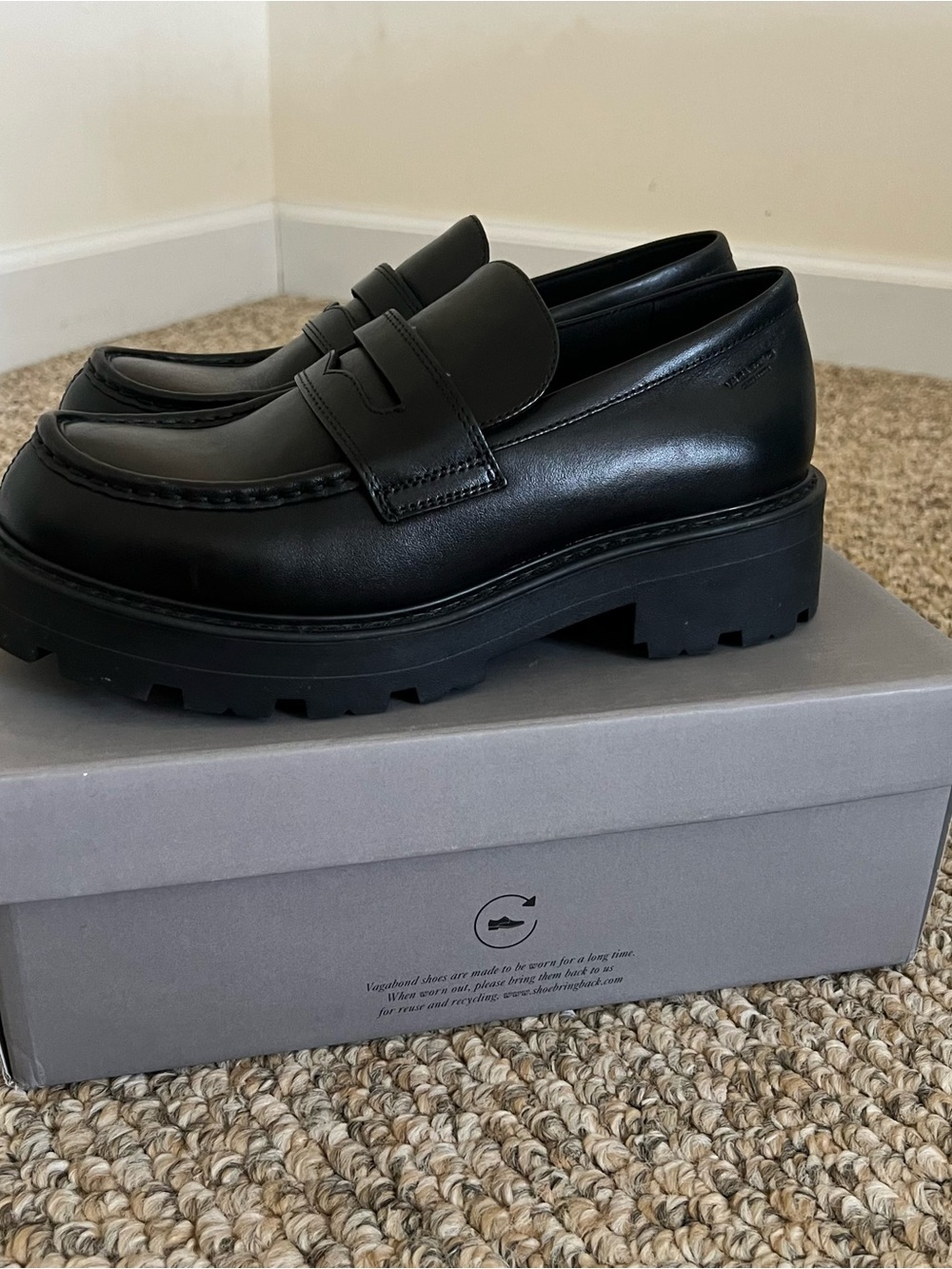 Vagabond Cosmo 2.0 Black Leather Lug Sole Penny Loafers - Picture 7 of 8